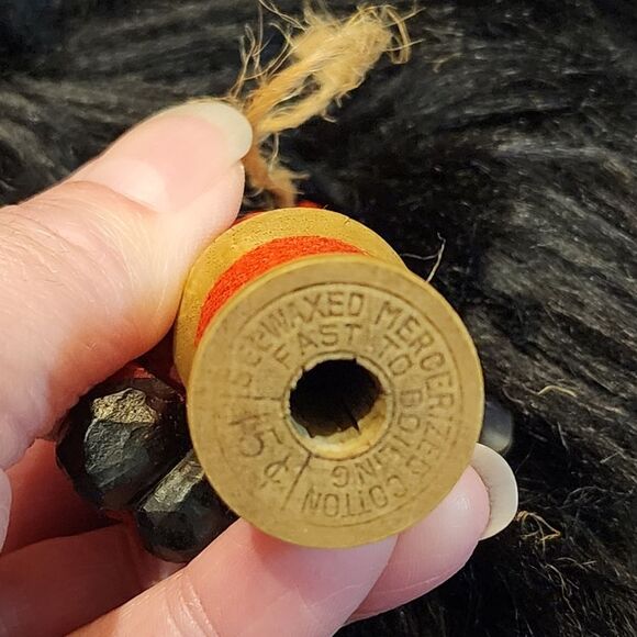 Eddie Walker Midwest of Cannon Falls Santa & Quilt on Spool of Thread Ornament - Picture 6 of 8